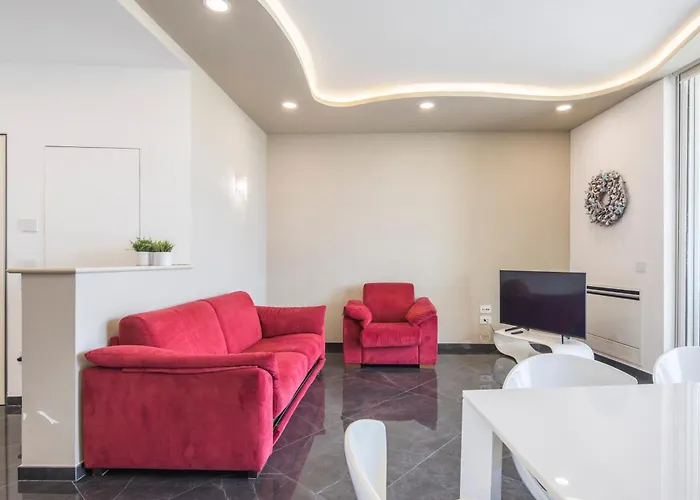 Crescent Luxury Retreat - Seafront
