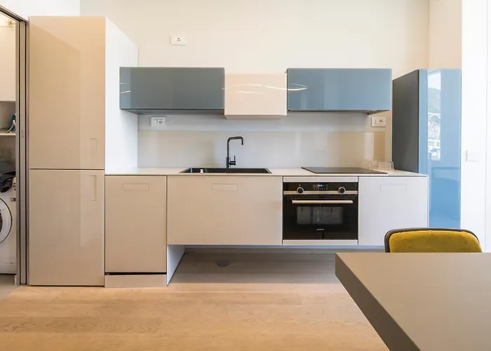 Crescent Luxury Retreat - Seafront Apartament *