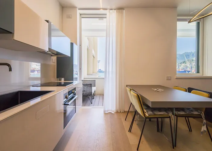 Apartament Crescent Luxury Retreat - Seafront