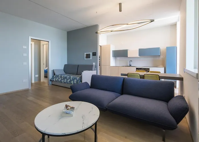 Crescent Luxury Retreat - Seafront