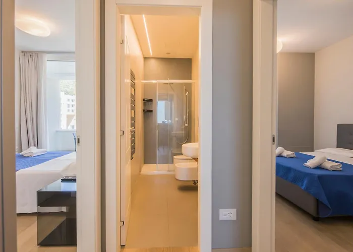 Crescent Luxury Retreat - Seafront Apartament *