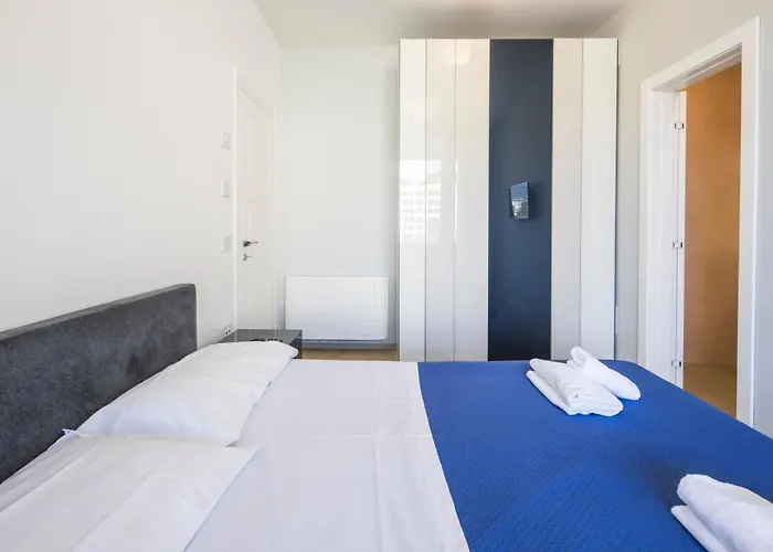 Crescent Luxury Retreat - Seafront * Salerno