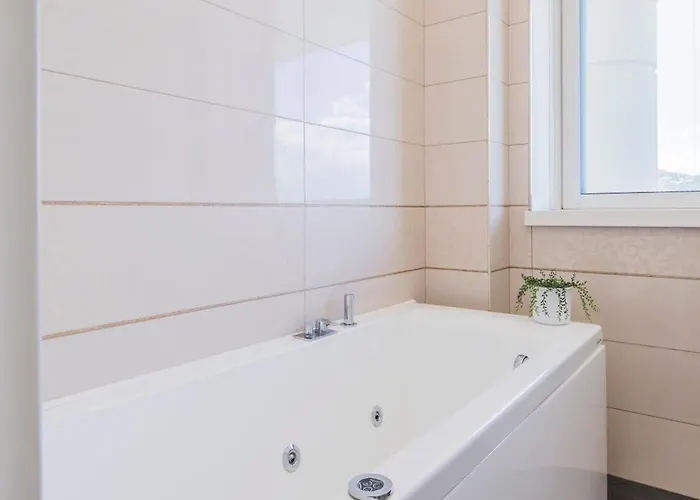 Crescent Luxury Retreat - Seafront * Salerno