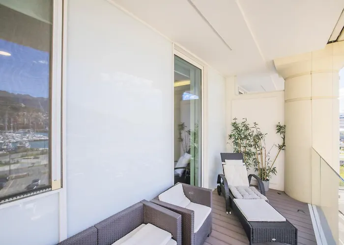 Apartament Crescent Luxury Retreat - Seafront *