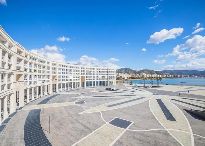 Apartament Crescent Luxury Retreat - Seafront *
