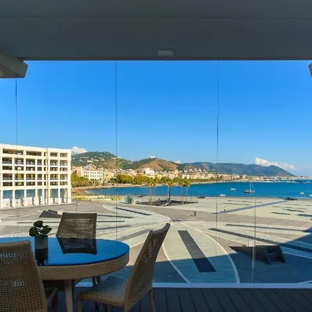 Crescent Luxury Retreat - Seafront Apartment Scala B Salerno