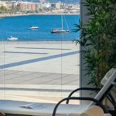 Crescent Luxury Retreat - Seafront Apartment Scala B Salerno