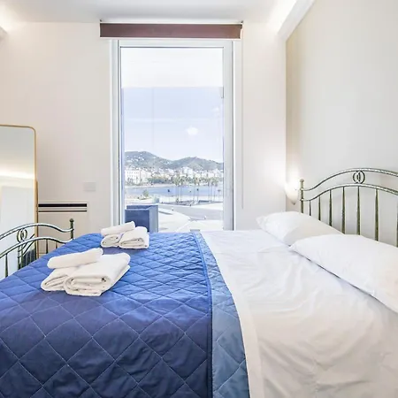 Crescent Luxury Retreat - Seafront Apartment Scala B * Salerno
