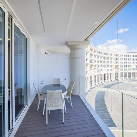 Crescent Luxury Retreat - Seafront Apartment Scala B * Salerno