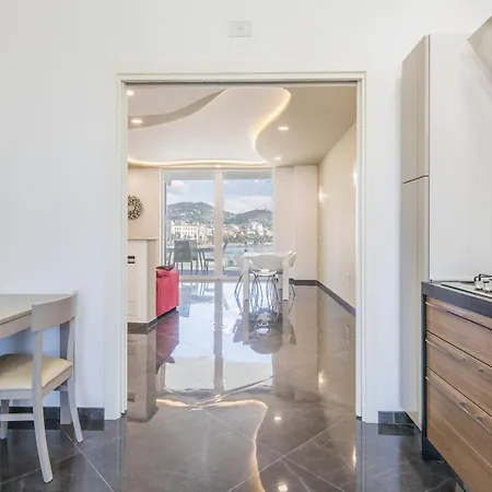 Crescent Luxury Retreat - Seafront Apartment Scala B Apartamento Salerno