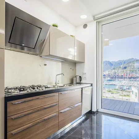 Crescent Luxury Retreat - Seafront Apartment Scala B * Salerno