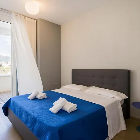 Apartamento Crescent Luxury Retreat - Seafront Apartment Scala B