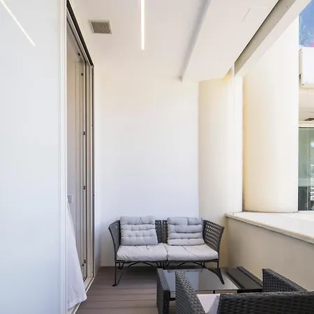 Crescent Luxury Retreat - Seafront Apartment Scala B * Salerno
