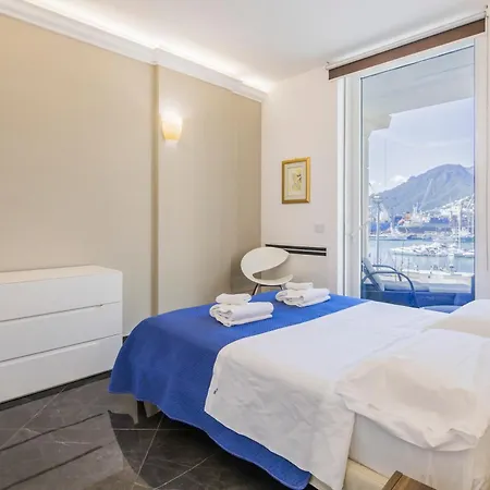 Crescent Luxury Retreat - Seafront Apartment Scala B Salerno
