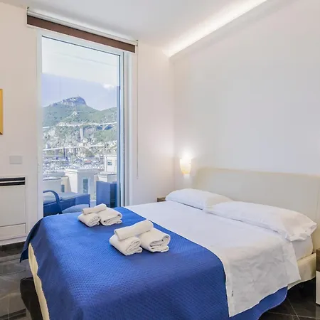Crescent Luxury Retreat - Seafront Apartment Scala B Salerno