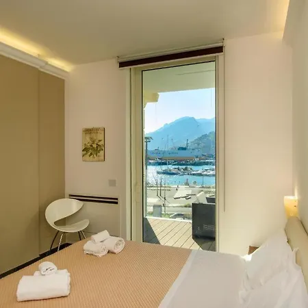 Apartamento Crescent Luxury Retreat - Seafront Apartment Scala B