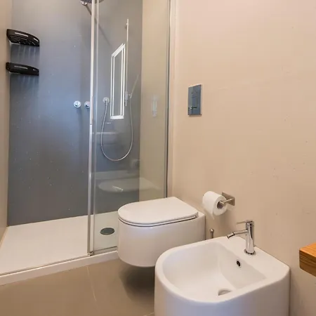 Crescent Luxury Retreat - Seafront Apartment Scala B *