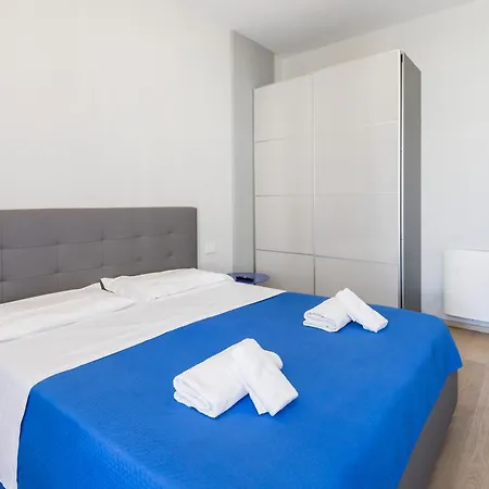 Crescent Luxury Retreat - Seafront Apartment Scala B Salerno