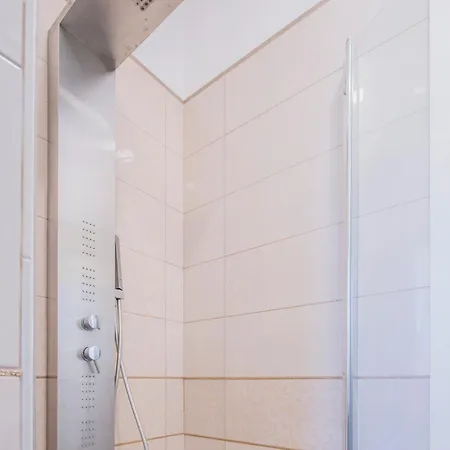 Crescent Luxury Retreat - Seafront Apartment Scala B Apartamento
