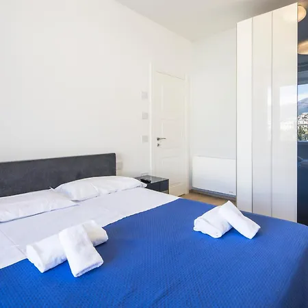 Crescent Luxury Retreat - Seafront Apartment Scala B