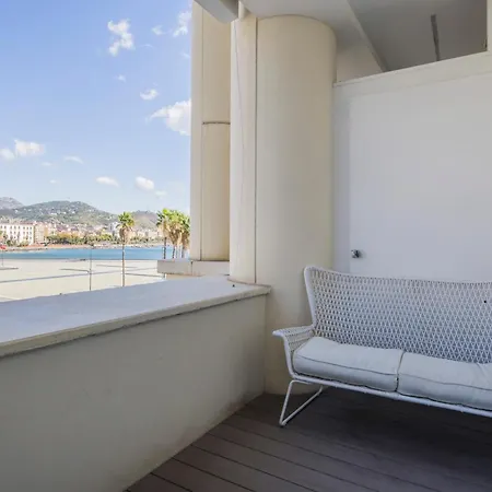 Crescent Luxury Retreat - Seafront Apartment Scala B *