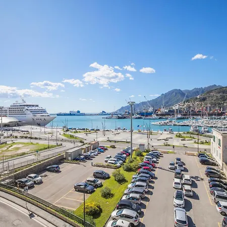 Crescent Luxury Retreat - Seafront Apartment Scala B *