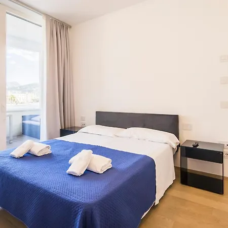 Crescent Luxury Retreat - Seafront Scala B ساليرنو