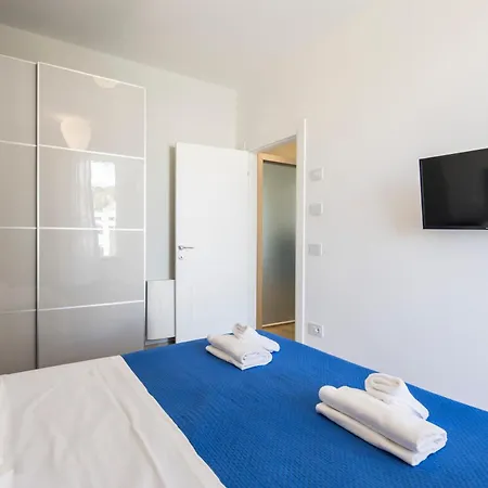 Crescent Luxury Retreat - Seafront Scala B Apartment *